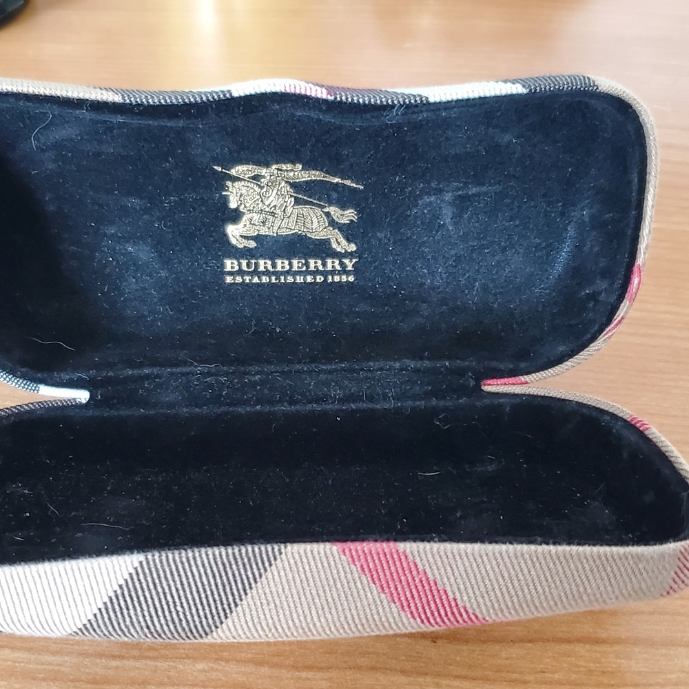 Burberry nova check case